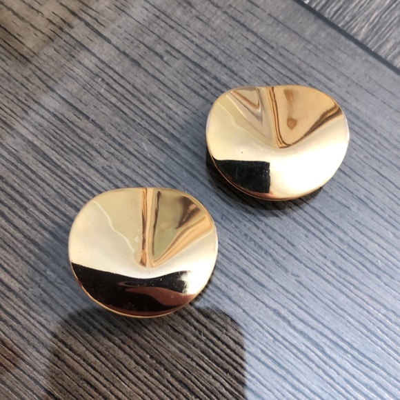 Vintage Goldtone Disc Earrings Modern Style Clip Earrings - Picture 4 of 12